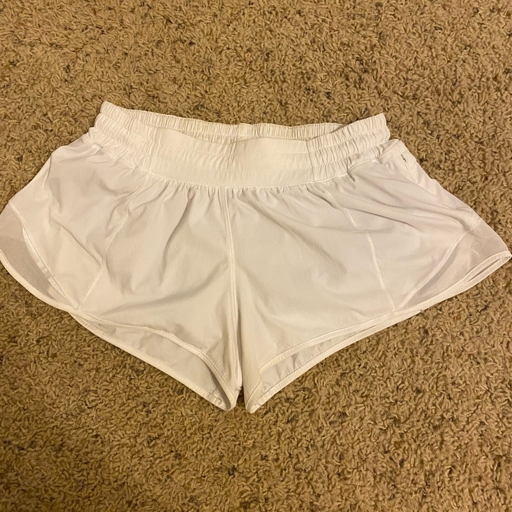 Lululemon white hotty hot shorts 2.5” size 8